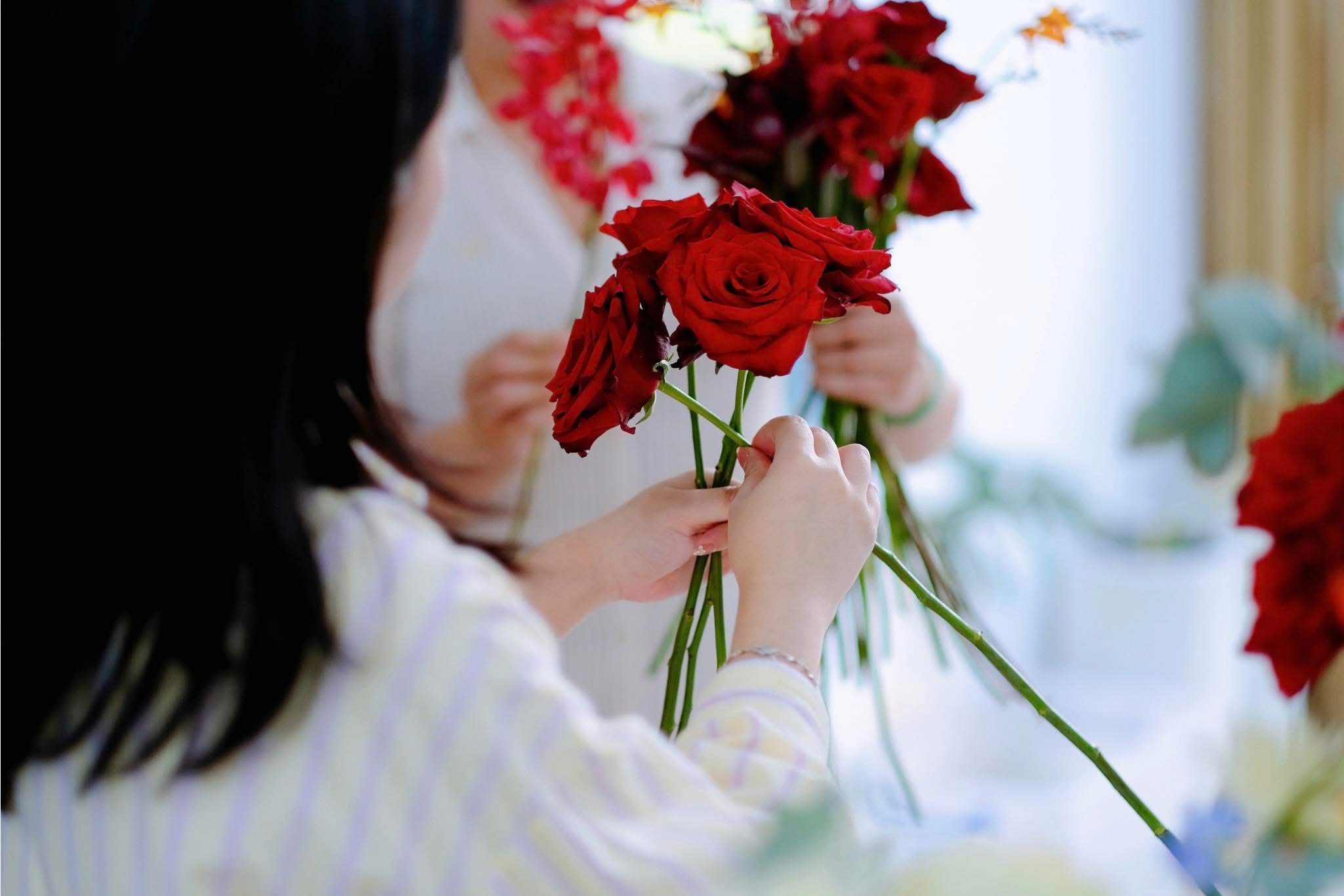 Bó Chéo Gốc Hoa Tươi – Nghệ Thuật Tinh Tế Từ Những Điều Cơ Bản