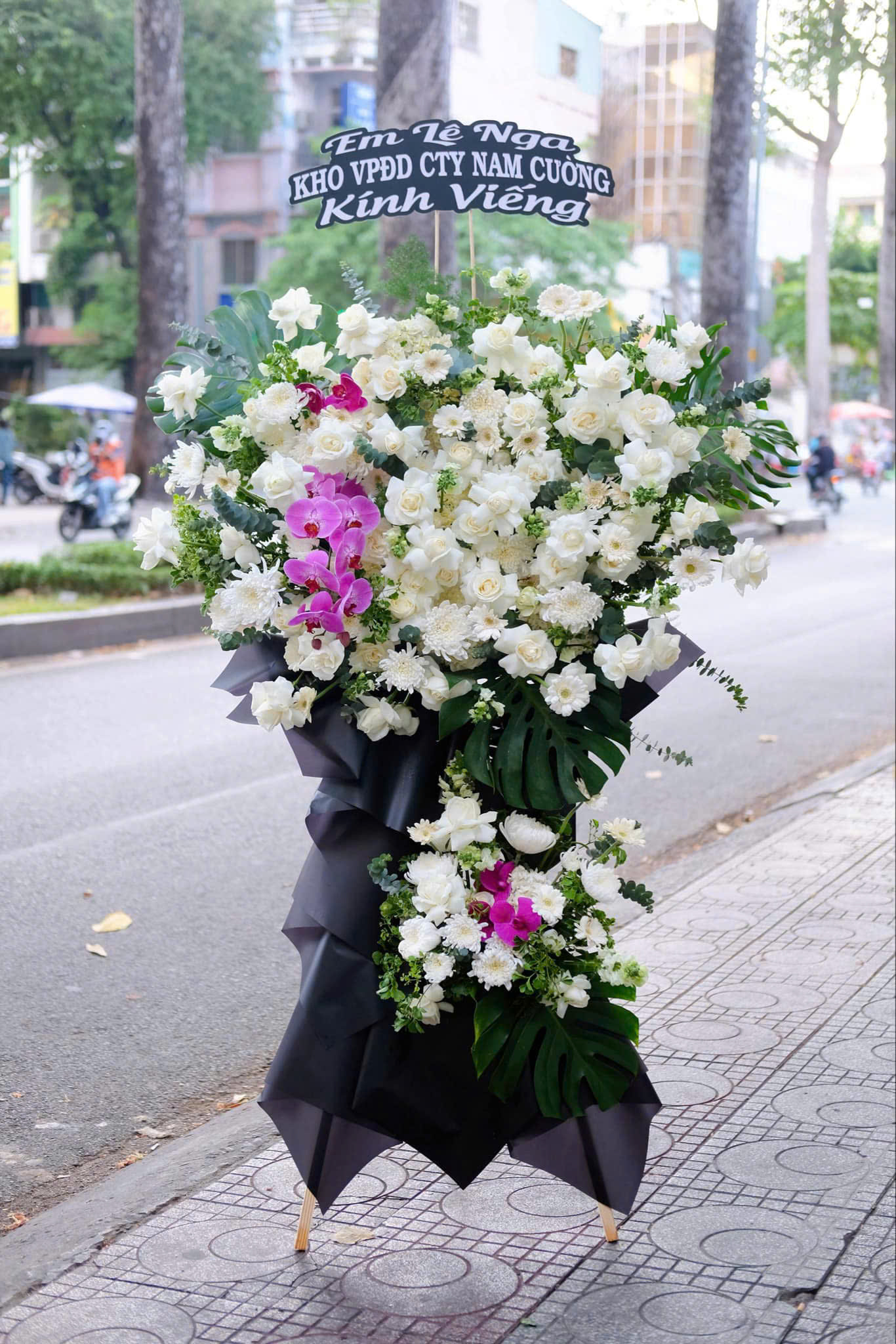 KỆ CHIA BUỒN KB01357